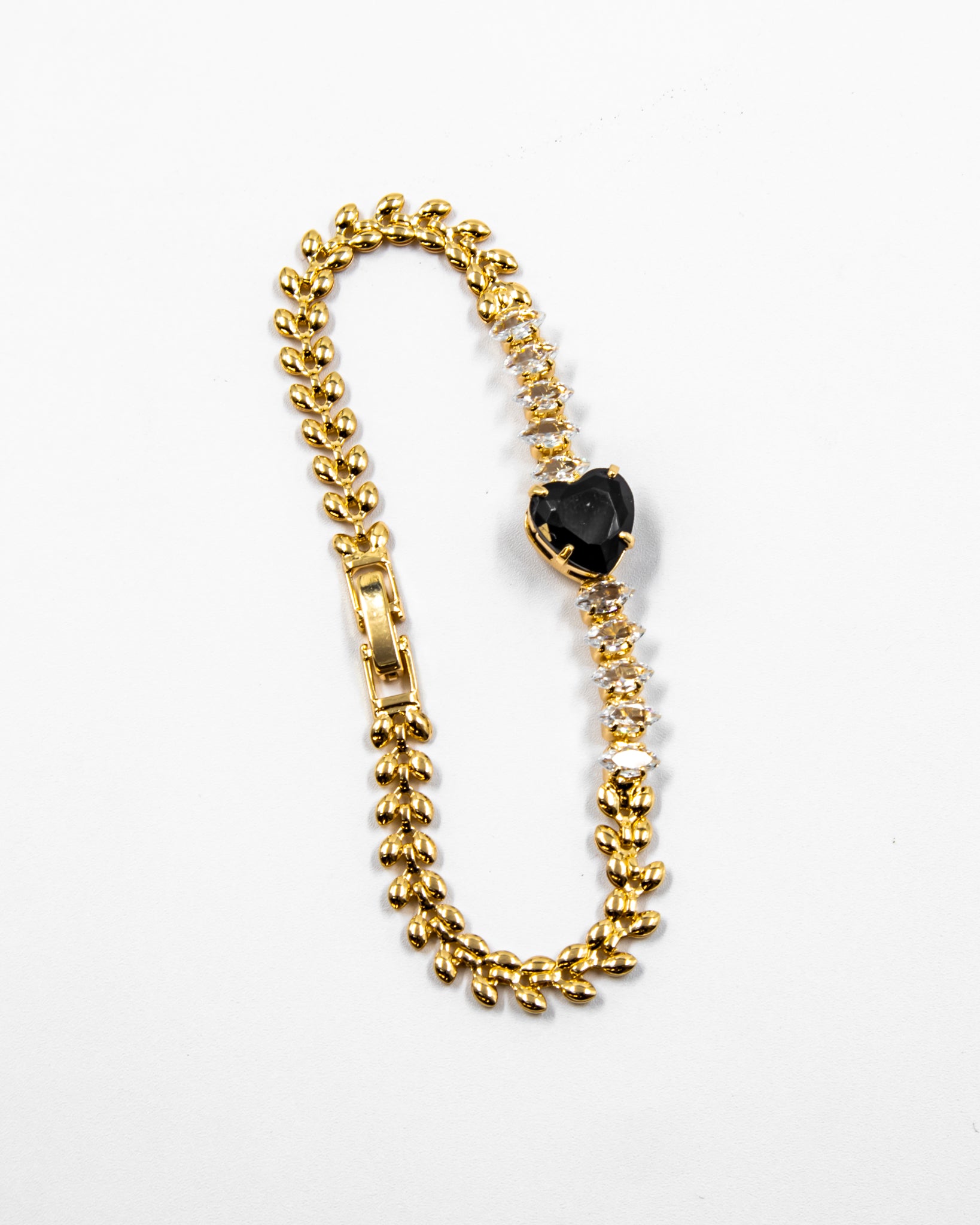 Pulsera dorada con piedras y dije de corazón - M5 Oro Laminado
