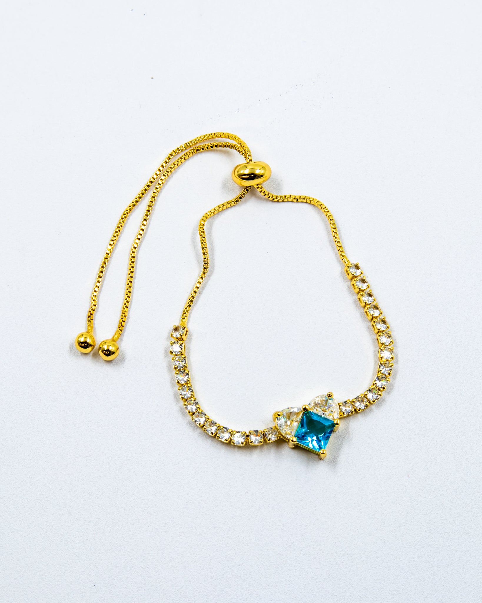 Pulsera dorada con piedras y dije de corazón - M2 Oro Laminado