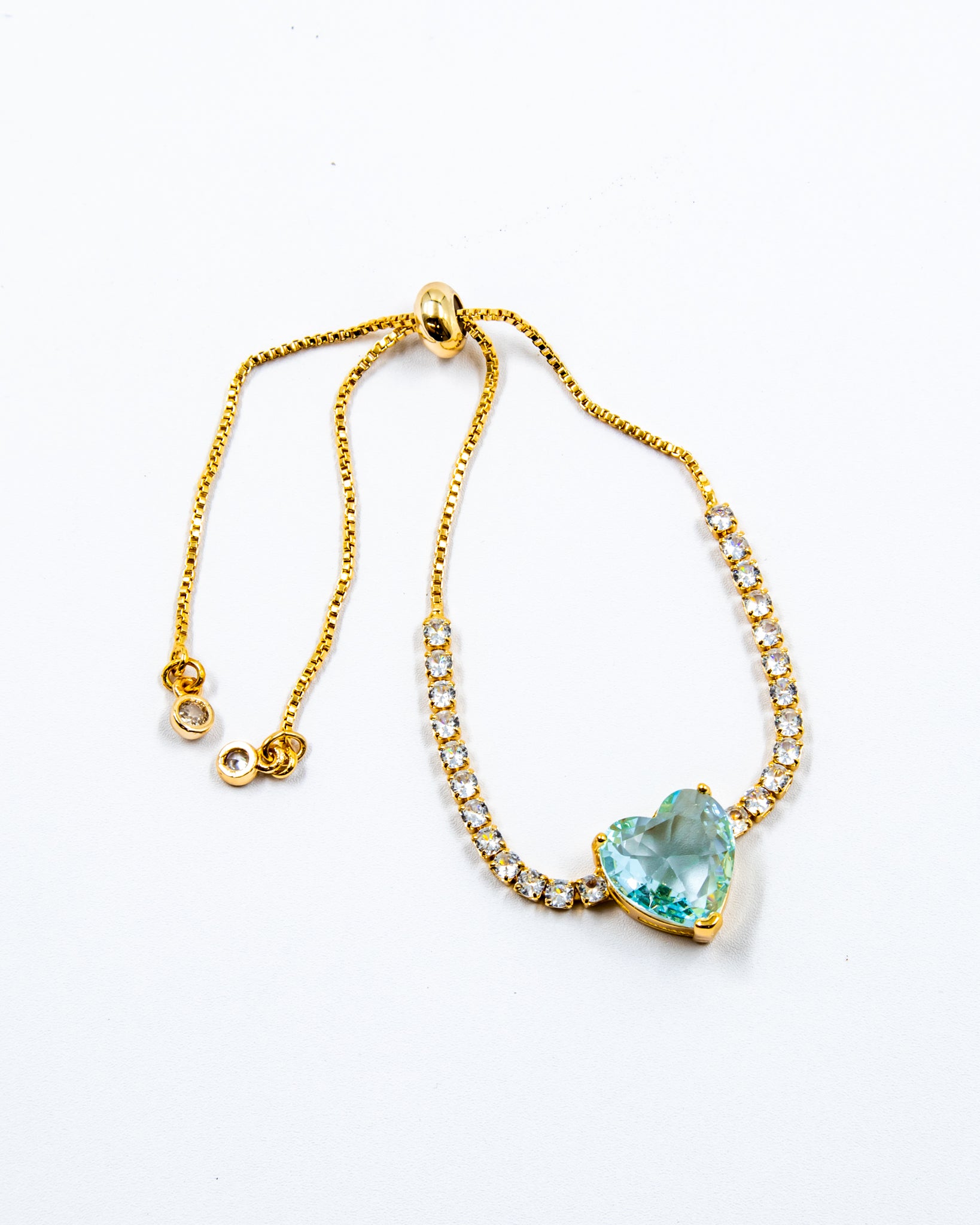 Pulsera dorada con piedras y dije de corazón - M1 Oro Laminado