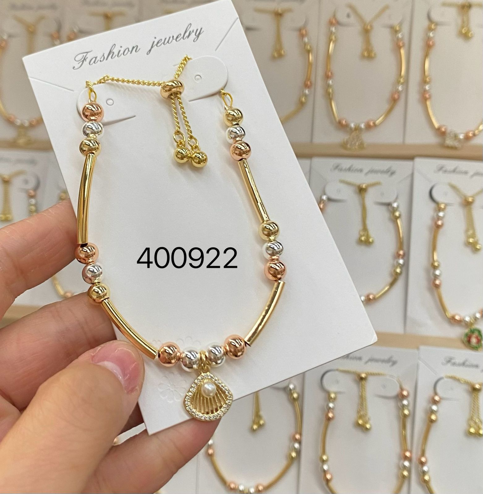 Pulsera Dorada con Dije M12 Oro Laminado