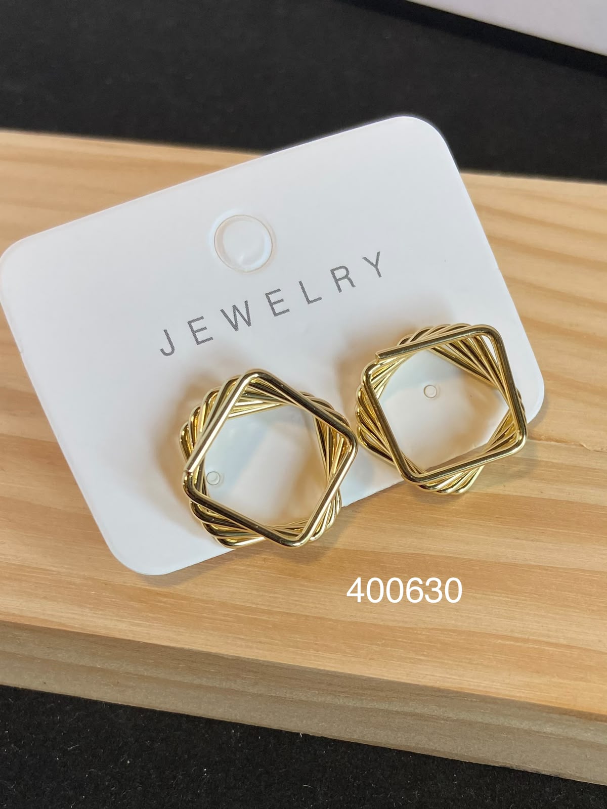 [12/SEPTIEMBRE/26] Aretes Dorados M10 Oro Laminado