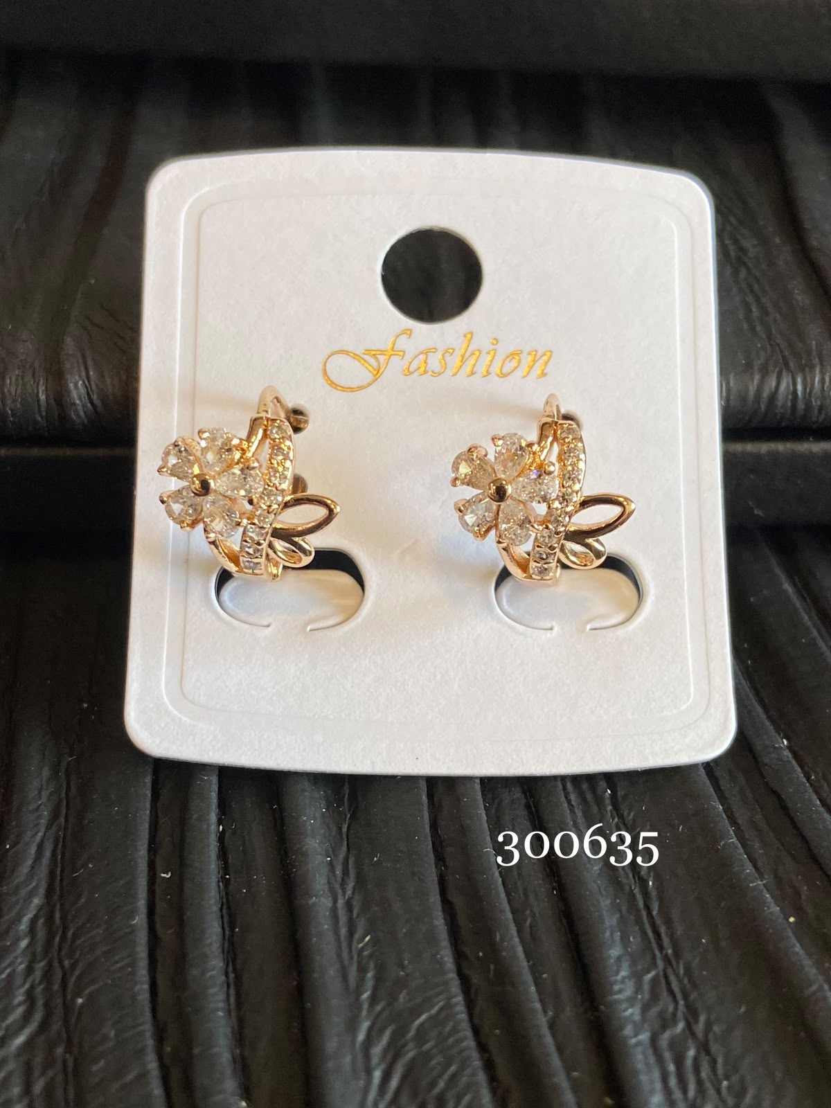 [26/SEPTIEMBRE/26] Aretes Huggies Dorados M9 Oro Laminado